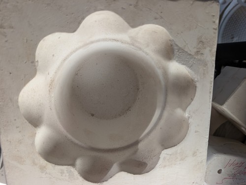 Pretty scalloped planter - pretty,